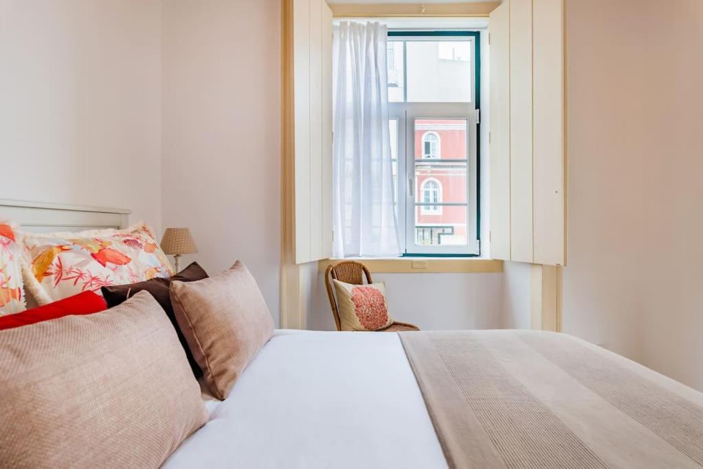 Appartamento 1Br @ Downtown Lisbon Chiado Esterno foto