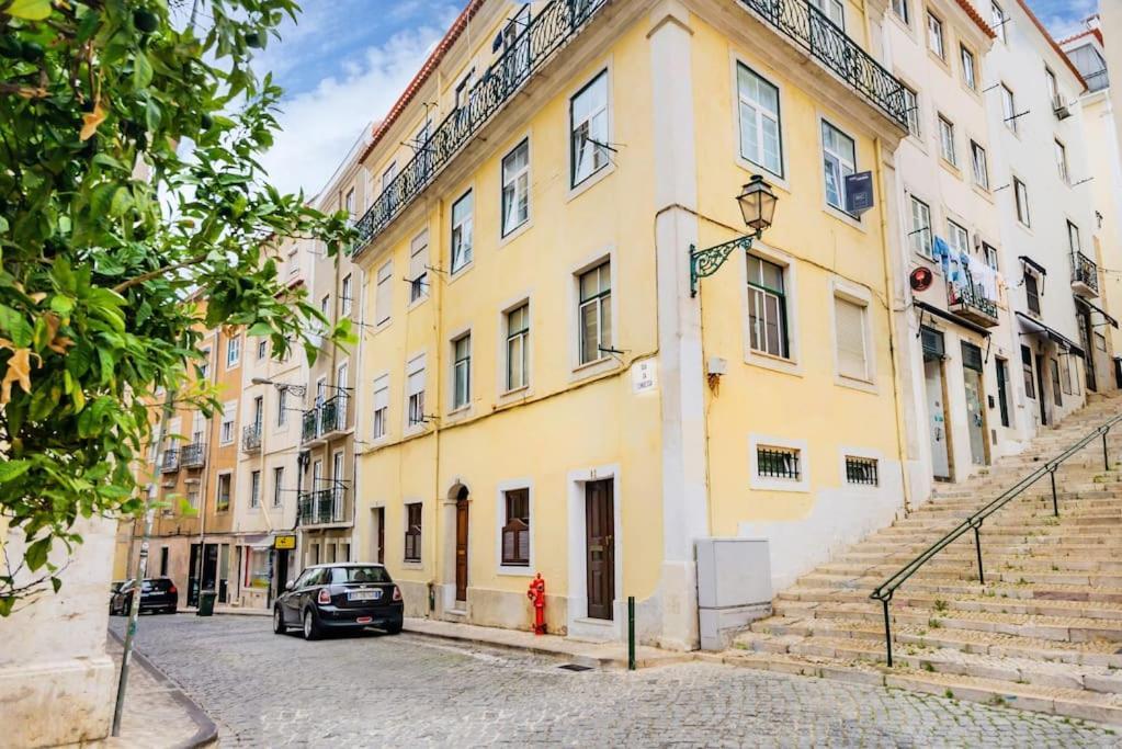 Appartamento 1Br @ Downtown Lisbon Chiado Esterno foto