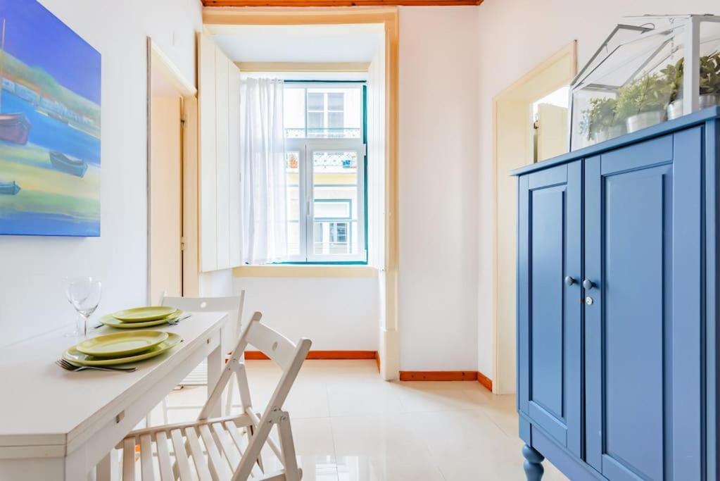 Appartamento 1Br @ Downtown Lisbon Chiado Esterno foto