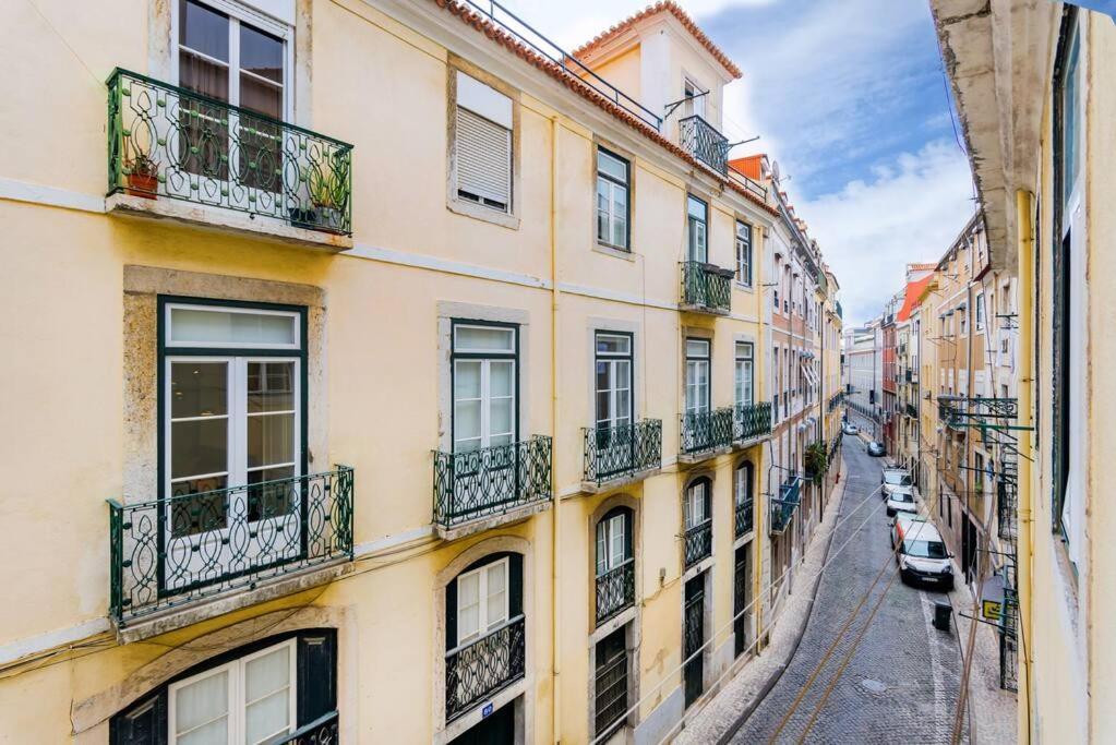 Appartamento 1Br @ Downtown Lisbon Chiado Esterno foto