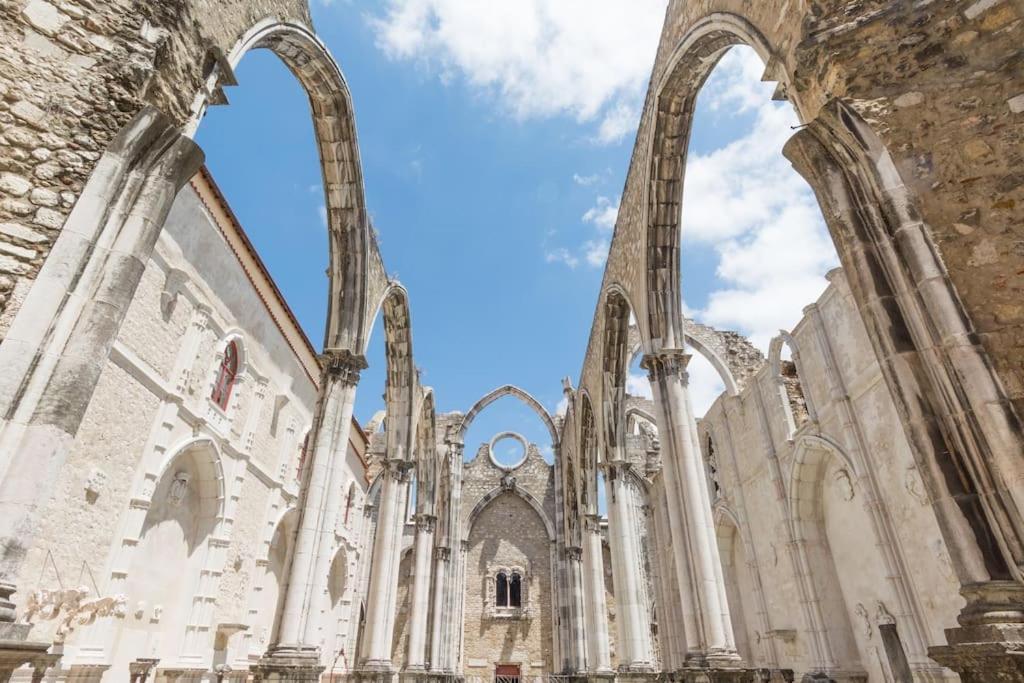 Appartamento 1Br @ Downtown Lisbon Chiado Esterno foto