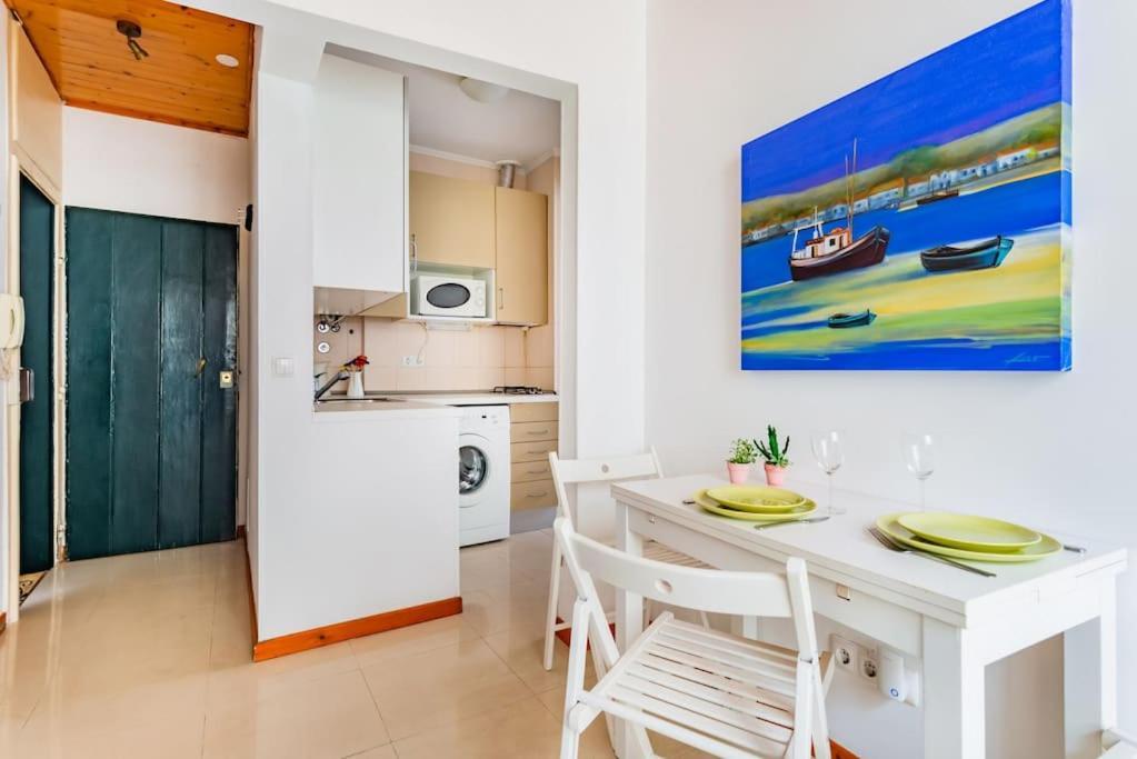 Appartamento 1Br @ Downtown Lisbon Chiado Esterno foto