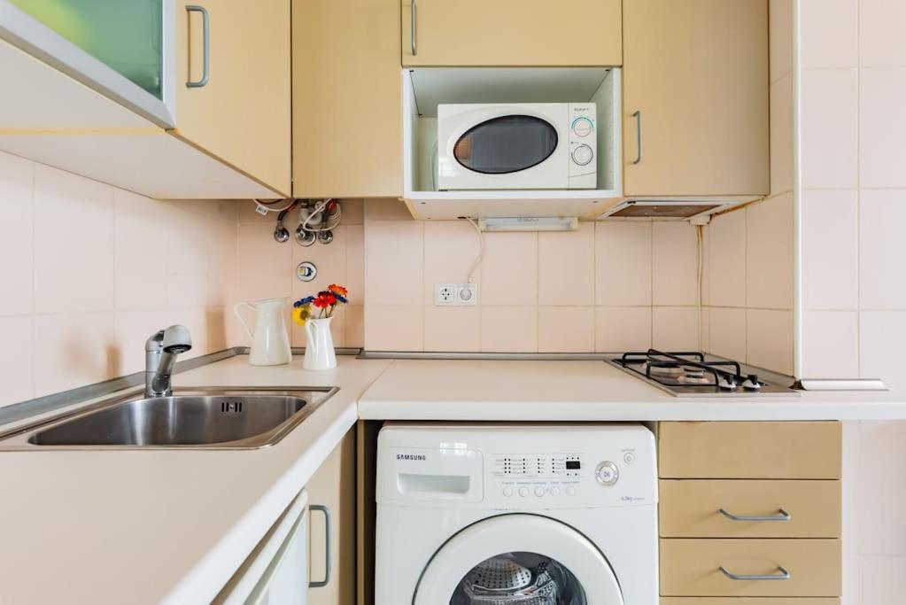 Appartamento 1Br @ Downtown Lisbon Chiado Esterno foto